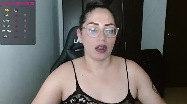 Snapshot of natashasmithe chatting on December 19, 2024, 1:28 am natashasmithe online show from December 19, 2024, 1:28 am