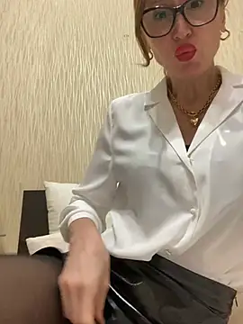 LauraDavis online show from May 1, 2026, 8:24 pm