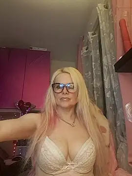 Snapshot of Angeldevilus chatting on January 29, 2025, 5:45 pm Angeldevilus online show from January 29, 2025, 5:45 pm