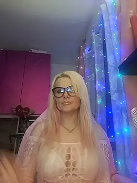 Snapshot of Angeldevilus chatting on February 5, 2025, 6:15 pm Angeldevilus online show from February 5, 2025, 6:15 pm