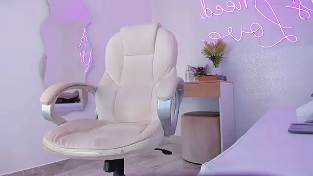 Abby-me online show from December 18, 2024, 11:56 am