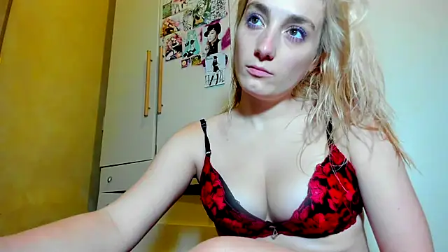 Monicbabe online show from September 22, 2025, 9:50 pm