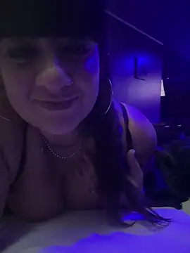 Snapshot of Sensualmente333 chatting on June 7, 2026, 10:13 pm Sensualmente333 online show from June 7, 2026, 10:13 pm