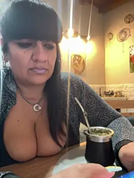 Snapshot of Sensualmente333 chatting on June 24, 2026, 11:42 am Sensualmente333 online show from June 24, 2026, 11:42 am