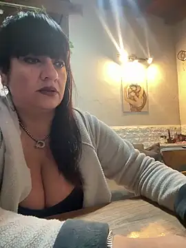 Snapshot of Sensualmente333 chatting on July 4, 2026, 12:22 pm Sensualmente333 online show from July 4, 2026, 12:22 pm
