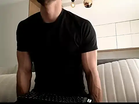 Snapshot of Phantom_Bigger1 chatting on December 18, 2025, 2:34 pm Phantom Bigger1 online show from December 18, 2025, 2:34 pm