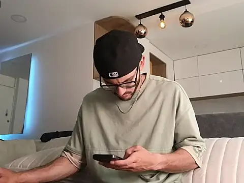 Snapshot of Phantom_Bigger1 chatting on January 7, 2026, 2:30 pm Phantom Bigger1 online show from January 7, 2026, 2:30 pm