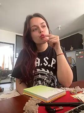 Scarletleon77 online show from May 6, 2026, 3:50 pm