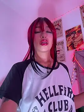 Hot sophie  online show from May 25, 2026, 1:44 am