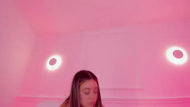 sarah-bonneth online show from May 5, 2026, 11:51 am