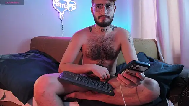 axel giracr online show from December 15, 2025, 7:18 pm