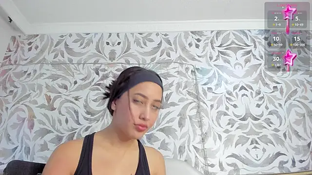 valentina cortes72 online show from January 25, 2025, 2:25 pm