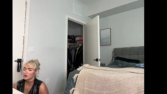 ElenaErickson online show from December 22, 2025, 7:44 pm