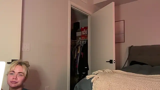 ElenaErickson online show from February 13, 2026, 4:30 am