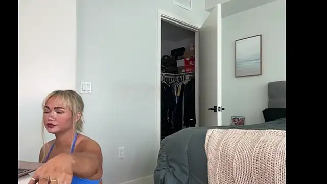 Snapshot of ElenaErickson chatting on April 8, 2026, 8:53 pm ElenaErickson online show from April 8, 2026, 8:53 pm