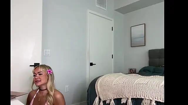 Snapshot of ElenaErickson chatting on May 4, 2026, 8:38 pm ElenaErickson online show from May 4, 2026, 8:38 pm