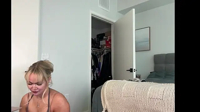 Snapshot of ElenaErickson chatting on May 6, 2026, 8:25 pm ElenaErickson online show from May 6, 2026, 8:25 pm