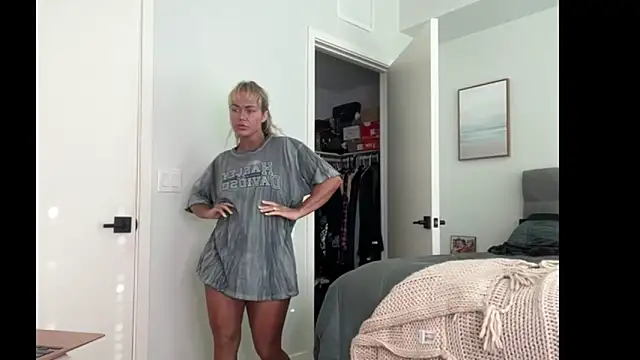 Snapshot of ElenaErickson chatting on May 17, 2026, 12:19 am ElenaErickson online show from May 17, 2026, 12:19 am