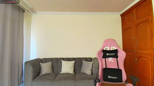 lili jade222 online show from March 16, 2026, 2:32 pm