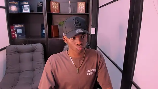 JacksonMuller  online show from November 15, 2025, 12:02 pm