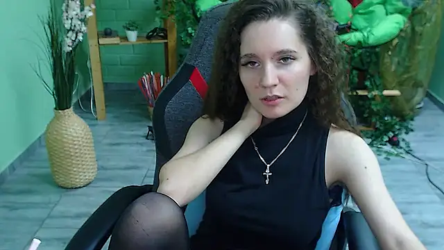 Miss Barbara  online show from February 13, 2025, 9:49 pm