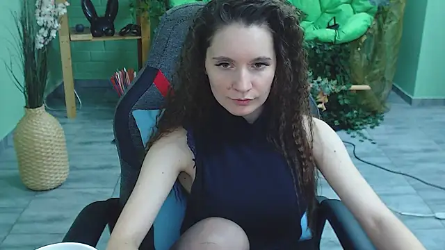 Miss Barbara  online show from February 25, 2025, 9:13 pm