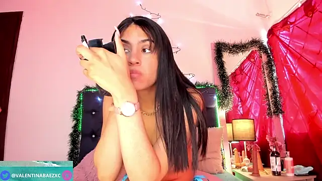 valentinabaez online show from December 11, 2024, 4:09 pm