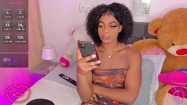 Tayssa Maravilh online show from November 12, 2025, 12:33 am