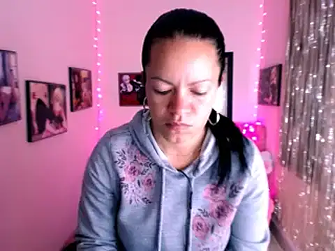 Snapshot of Cristal_w chatting on December 3, 2024, 11:44 am Cristal w online show from December 3, 2024, 11:44 am
