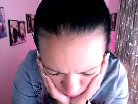 Snapshot of Cristal_w chatting on December 3, 2024, 3:11 pm Cristal w online show from December 3, 2024, 3:11 pm