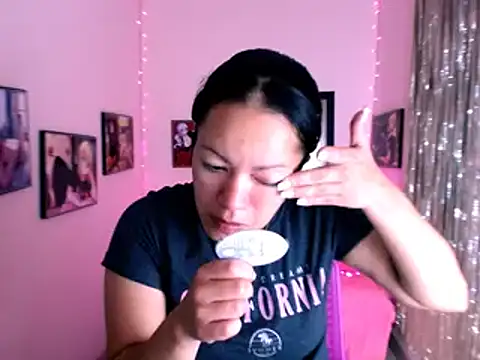 Snapshot of Cristal_w chatting on December 4, 2024, 12:36 pm Cristal w online show from December 4, 2024, 12:36 pm