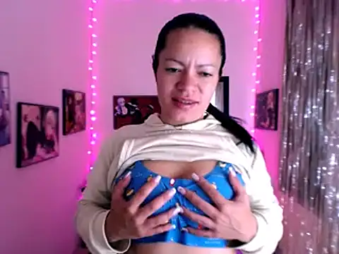 Snapshot of Cristal_w chatting on December 6, 2024, 12:49 pm Cristal w online show from December 6, 2024, 12:49 pm