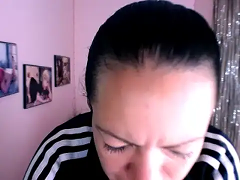 Snapshot of Cristal_w chatting on December 9, 2024, 5:19 pm Cristal w online show from December 9, 2024, 5:19 pm