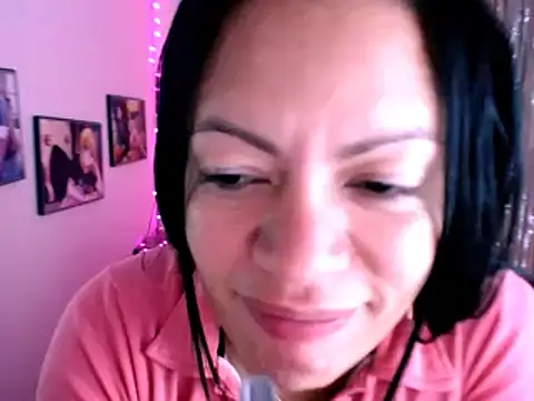Snapshot of Cristal_w chatting on December 18, 2024, 3:33 pm Cristal w online show from December 18, 2024, 3:33 pm