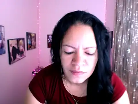 Snapshot of Cristal_w chatting on January 11, 2025, 2:25 pm Cristal w online show from January 11, 2025, 2:25 pm
