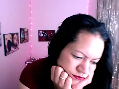 Snapshot of Cristal_w chatting on January 11, 2025, 5:40 pm Cristal w online show from January 11, 2025, 5:40 pm