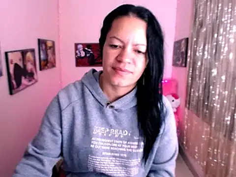 Snapshot of Cristal_w chatting on January 14, 2025, 12:35 pm Cristal w online show from January 14, 2025, 12:35 pm