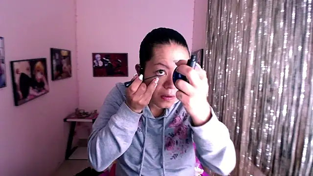 Snapshot of Cristal_w chatting on February 4, 2025, 12:55 pm Cristal w online show from February 4, 2025, 12:55 pm