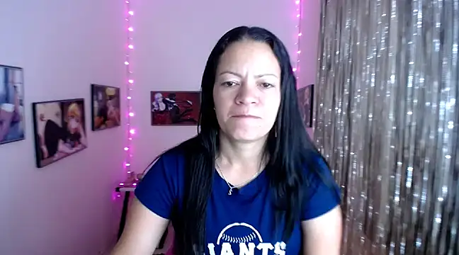 Snapshot of Cristal_w chatting on March 2, 2025, 2:10 pm Cristal w online show from March 2, 2025, 2:10 pm