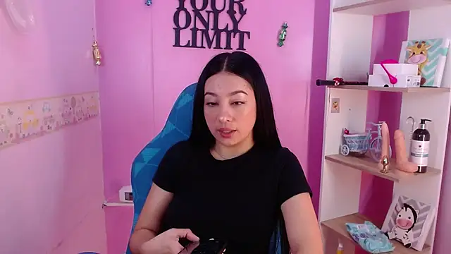 Snapshot of Lila_Pinky chatting on March 14, 2025, 2:41 pm Lila Pinky online show from March 14, 2025, 2:41 pm