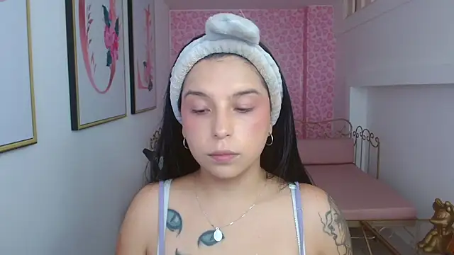 Snapshot of Small_naughty_ chatting on June 4, 2026, 1:06 pm Small naughty online show from June 4, 2026, 1:06 pm