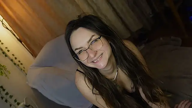 Snapshot of NaughtYHomemadE chatting on December 22, 2024, 3:33 pm NaughtYHomemadE online show from December 22, 2024, 3:33 pm