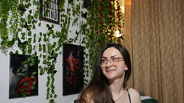 Snapshot of NaughtYHomemadE chatting on October 24, 2025, 8:44 am NaughtYHomemadE online show from October 24, 2025, 8:44 am