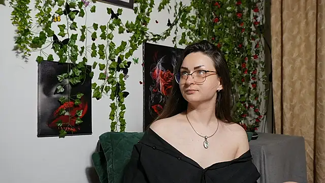 NaughtYHomemadE online show from November 5, 2025, 9:26 pm