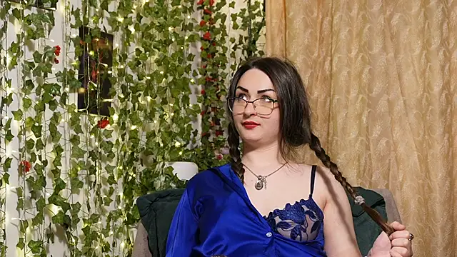 NaughtYHomemadE online show from April 25, 2026, 4:04 pm