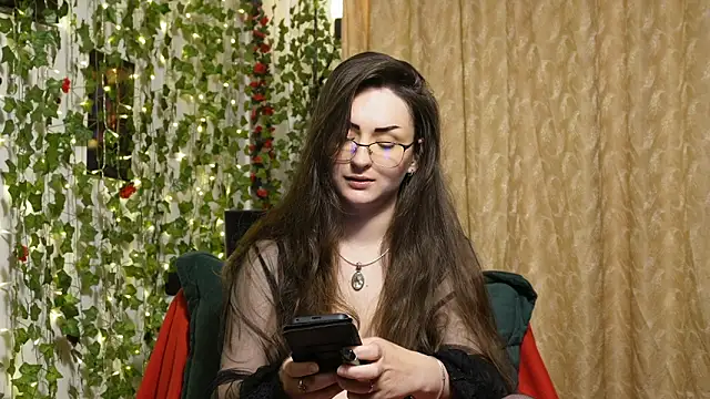 NaughtYHomemadE online show from May 1, 2026, 4:11 pm