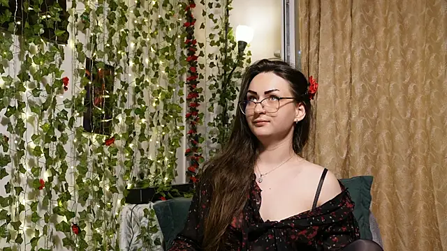 NaughtYHomemadE online show from June 12, 2026, 1:10 pm