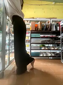 Snapshot of Rosa_998 chatting on December 5, 2024, 1:03 am Rosa 998 online show from December 5, 2024, 1:03 am