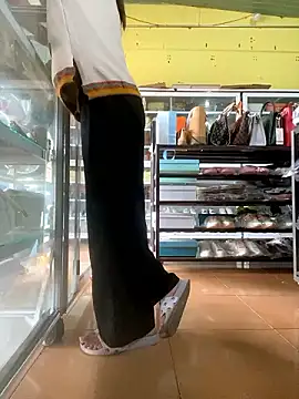 Snapshot of Rosa_998 chatting on December 9, 2024, 8:44 am Rosa 998 online show from December 9, 2024, 8:44 am