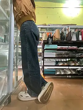 Snapshot of Rosa_998 chatting on December 15, 2024, 8:30 am Rosa 998 online show from December 15, 2024, 8:30 am